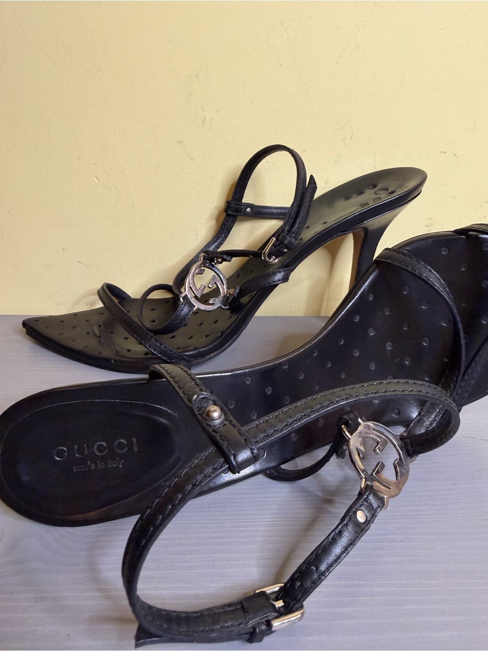 Vintage Gucci (Y2K) Black Leather Slingback Heels w/Silver GG Accent, size 9.5